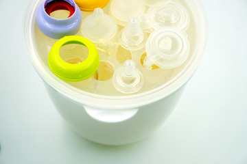 Steaming and sterilizing milk bottles for baby
