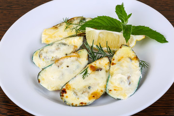 Mussels backed in cream sauce