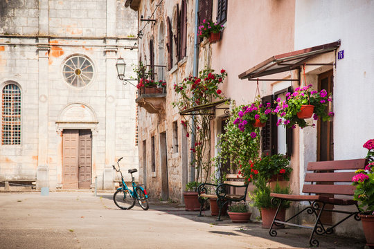 Fototapeta Svetvincenat. Village street