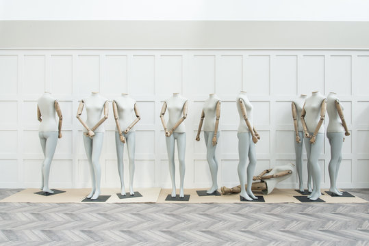 manichini in uno showroom