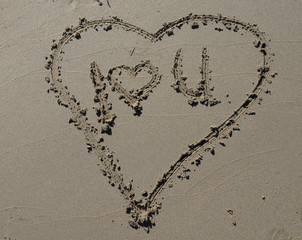 Herz im Sand