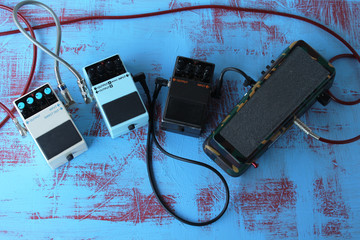 Guitar pedals - connected