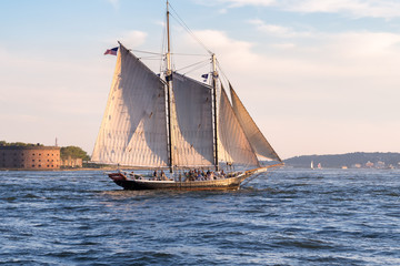 Fototapeta na wymiar Sailboat on the New York Harbor