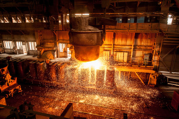 from ladle pours red-hot steel