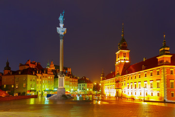 Obraz na płótnie Canvas Castle Square at night in Warsaw, Poland.