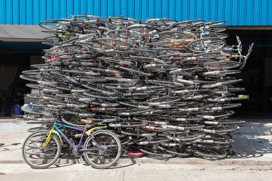 Fototapeta scrap bicycle