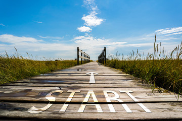 Steg mit dem Wort Start