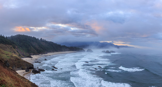 Fototapeta View from Ecola State Park to Cannon Beach in Pacific Ocean, Oregon Coast. USA