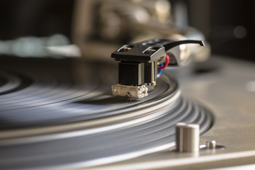 Turntable needle head