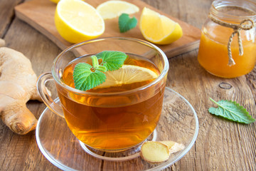 Tea with lemon, ginger, honey and mint