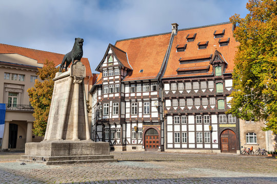 Statue of Leon and half-timbered building in Braunschweig