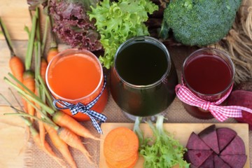 Smoothies mixed vegetables, beetroot, carrot and green vegetable