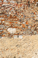 italy  and cracked  step      old wall   background