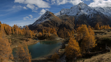 lac Bleu Arolla montagne en automne