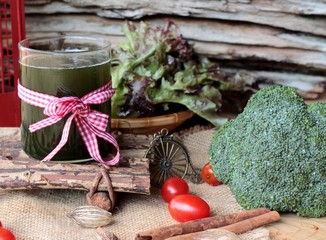 Smoothies green vegetables for health.