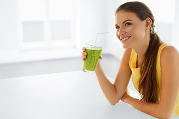 Healthy Lifestyle. Closeup Of Beautiful Smiling Woman Drinking Green Detox Vegetable Juice. Healthy Diet And Eating. Vegetarian Food. Drink Smoothie. Health Care And Beauty Concept.