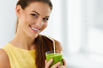 Healthy Food And Eating. Happy Young Woman Drinking Green Detox Vegetable Smoothie. Healthy Lifestyle, Vegetarian Diet And Meal. Drink Juice. Health Care And Beauty Concept.