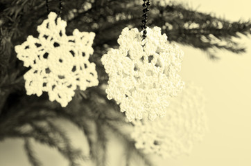 Snowflake associated with threads.