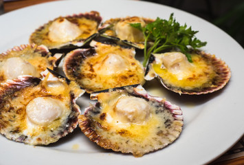 Baked parmesan scallops