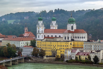 Fototapeta na wymiar St. Stephen's Cathedral, Passau