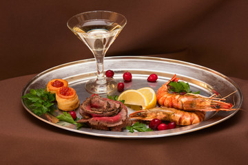 Grilled shrimps and beef meat 