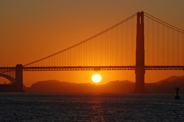 Fototapeta premium Sonnenuntergang an der Golden Gate Bridge, San Francisco