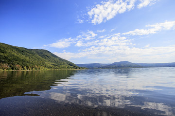 Lago di Vico con nuvole