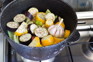 Cooking vegan version of Uzbek dimlama in a pot