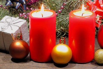 Adventskerze, Weinachtsdekoration, Tannengrün