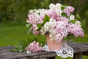 Outdoor kussens Bunch of lilac on the table in the garden © tachinskamarina