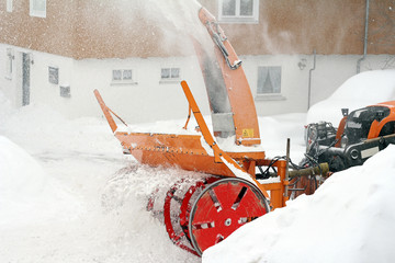 Schneer&auml;umarbeiten mit einer Schneefr&auml;se