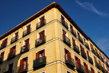 Fototapeta na wymiar Fachada de un edificio, Madrid, España, Europa