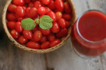 fresh tomatoes with juices