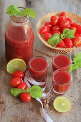 fresh tomatoes with juices