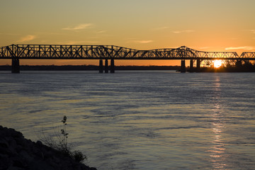 Naklejka premium Sunset by Mississippi