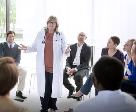 Doctor Meeting Teamwork Diagnosis Healthcare Concept