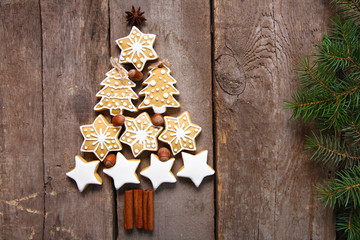 Christmas tree of cookies, on wooden table