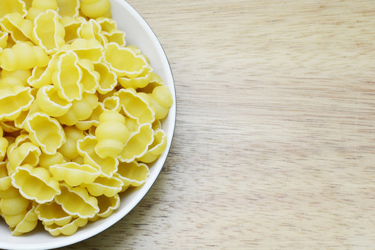 spaghetti pasta and yellow noodle