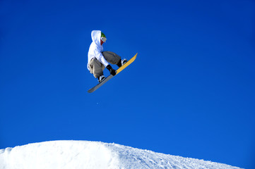 Naklejka na ściany i meble snowboarder jumping