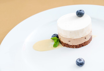 cheesecake with blueberries