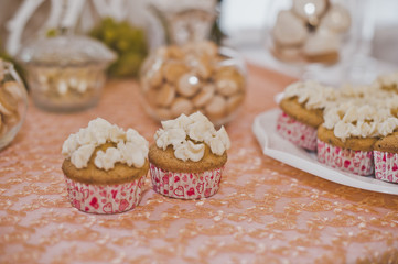 Cakes on a tray 4255.