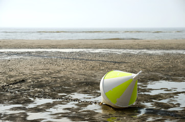 Obraz premium Boje am Strand von St. Peter-Ording - Nordsee