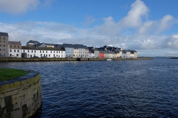 Fototapeta na wymiar River Corrib in Galway