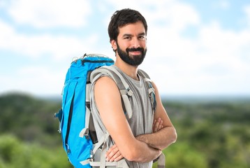 Naklejka premium Backpacker with his arms crossed over white background