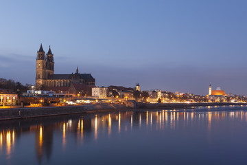 Fototapeta na wymiar Magdeburg night skyline with cathedral