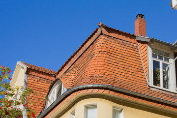 Das Dach einer alten Altstadtvilla