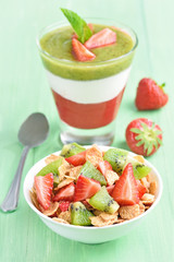 Cornflakes with fresh fruit and layered dessert