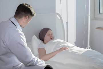 Fototapeta premium Medic and sleeping cancer child