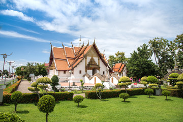 Fototapeta na wymiar Thai temple, Wat Phumin