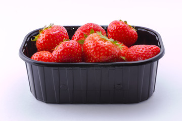 Изолированная клубника на белом фоне